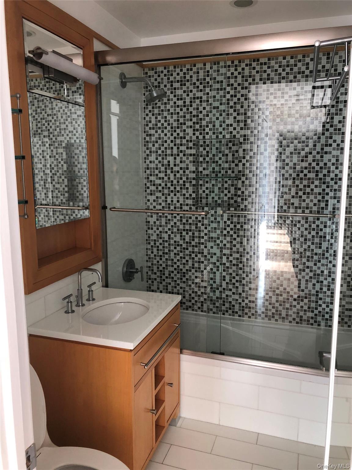 #8 photo, 1046 Jackson Avenue, كوينز Long Island City , NY 11101