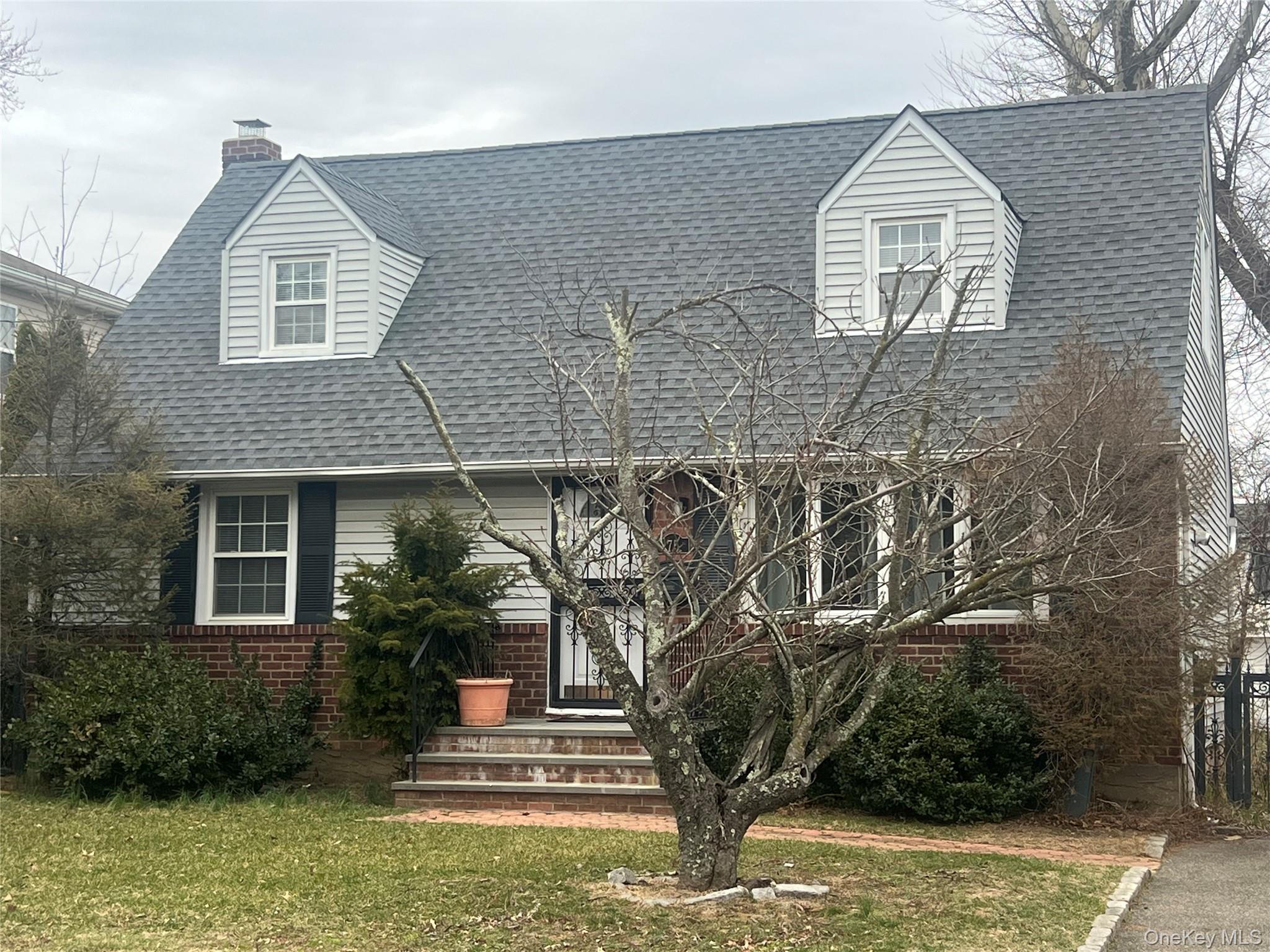 #1 photo, 75 Miles Avenue, Albertson , NY 11507