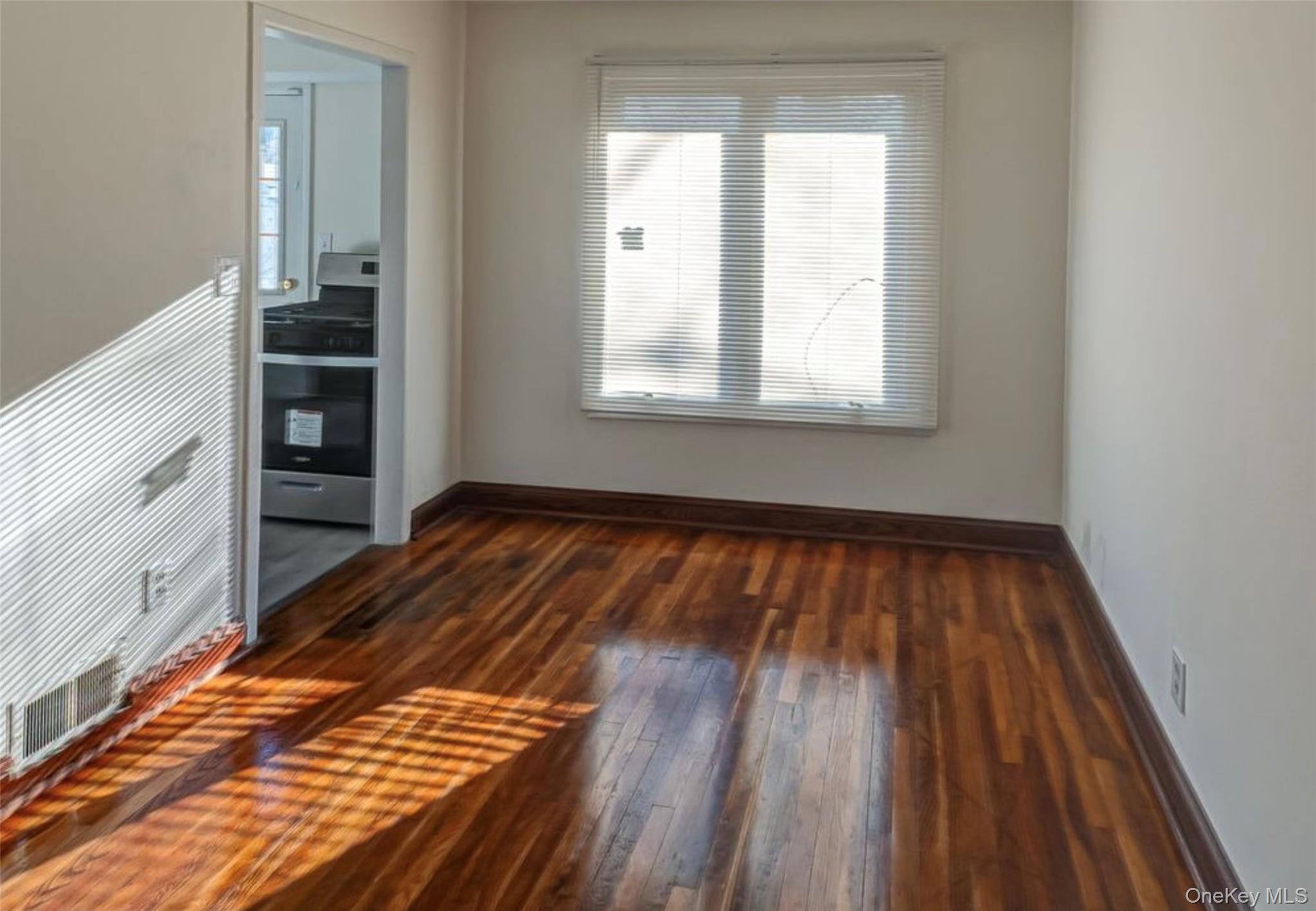 #3 photo, 75 Miles Avenue, Albertson , NY 11507