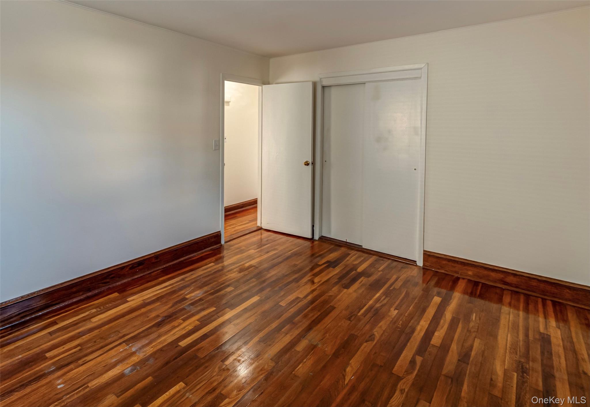 #5 photo, 75 Miles Avenue, Albertson , NY 11507