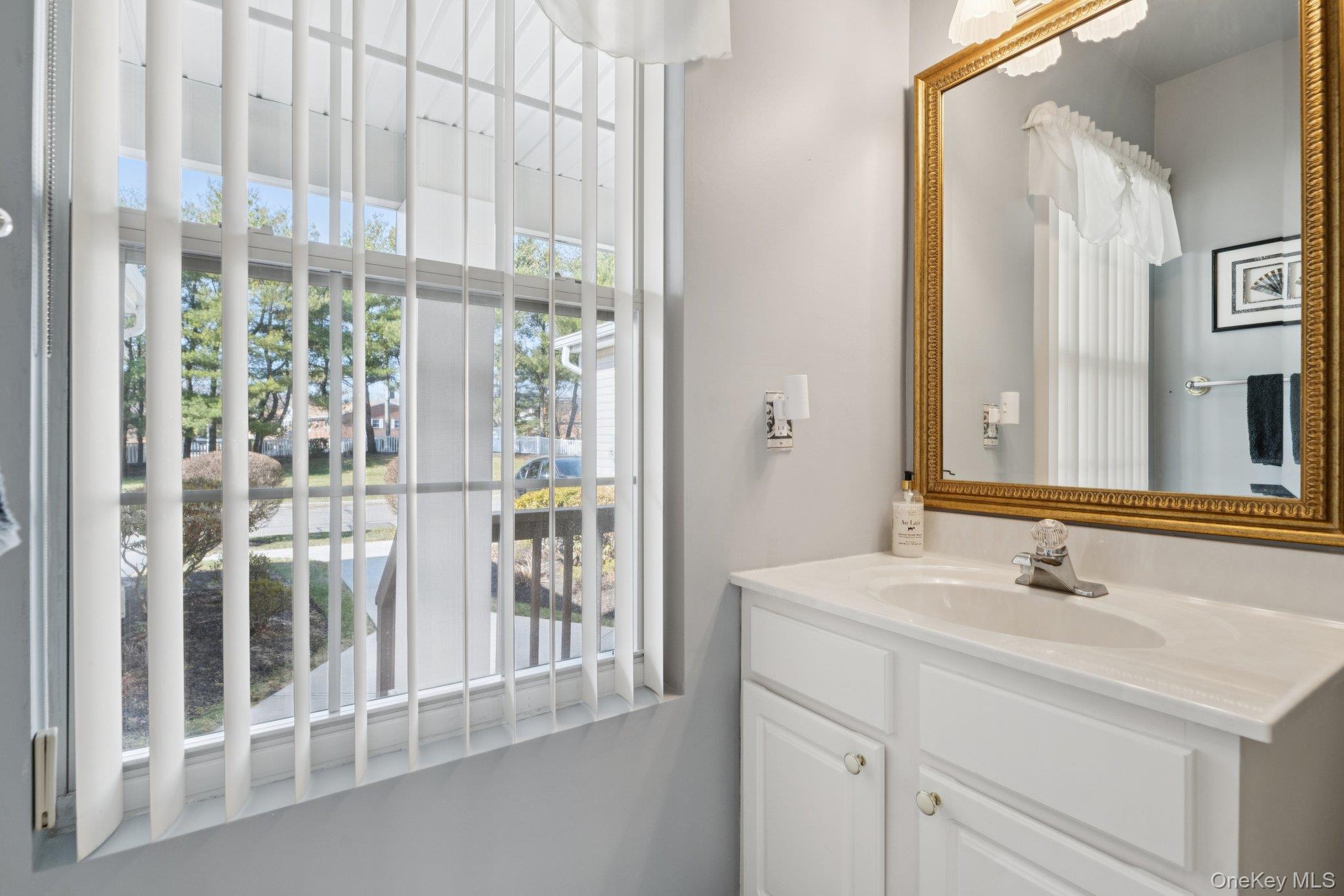 #13 photo, 4 Commodore Circle, 롱 아일랜드 Port Jefferson Station , NY 11776