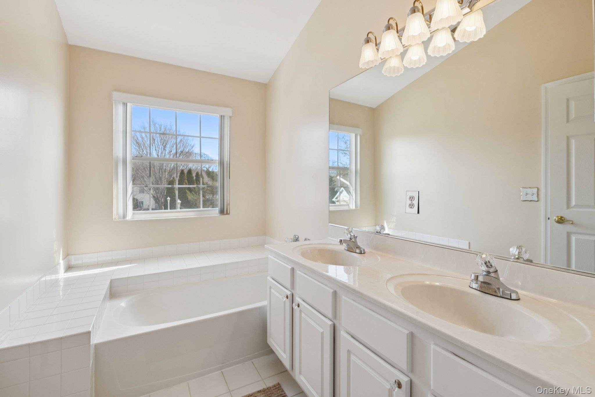 #17 photo, 4 Commodore Circle, 롱 아일랜드 Port Jefferson Station , NY 11776