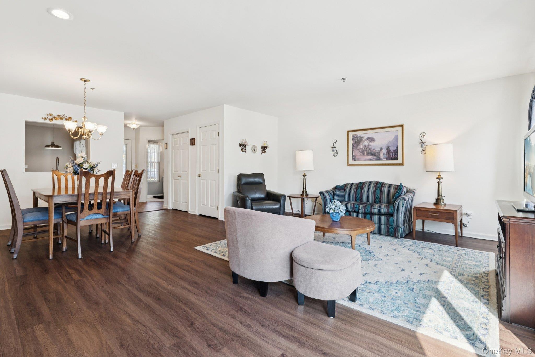 #6 photo, 4 Commodore Circle, 롱 아일랜드 Port Jefferson Station , NY 11776