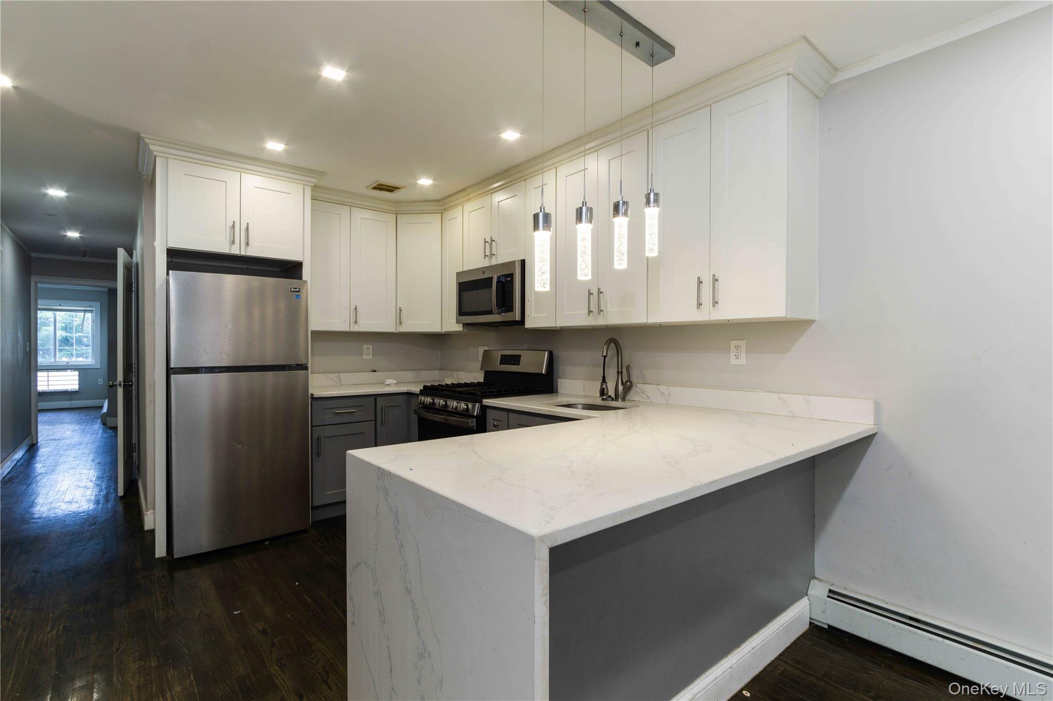 #17 photo, 215 Beach 96th Street, कुईंस Rockaway Beach , NY 11693