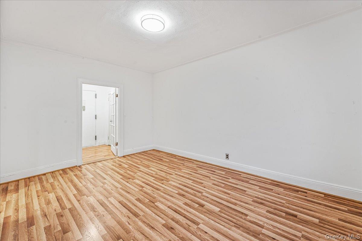 #10 photo, 61-40 Saunders, קווינס Rego Park , NY 11374