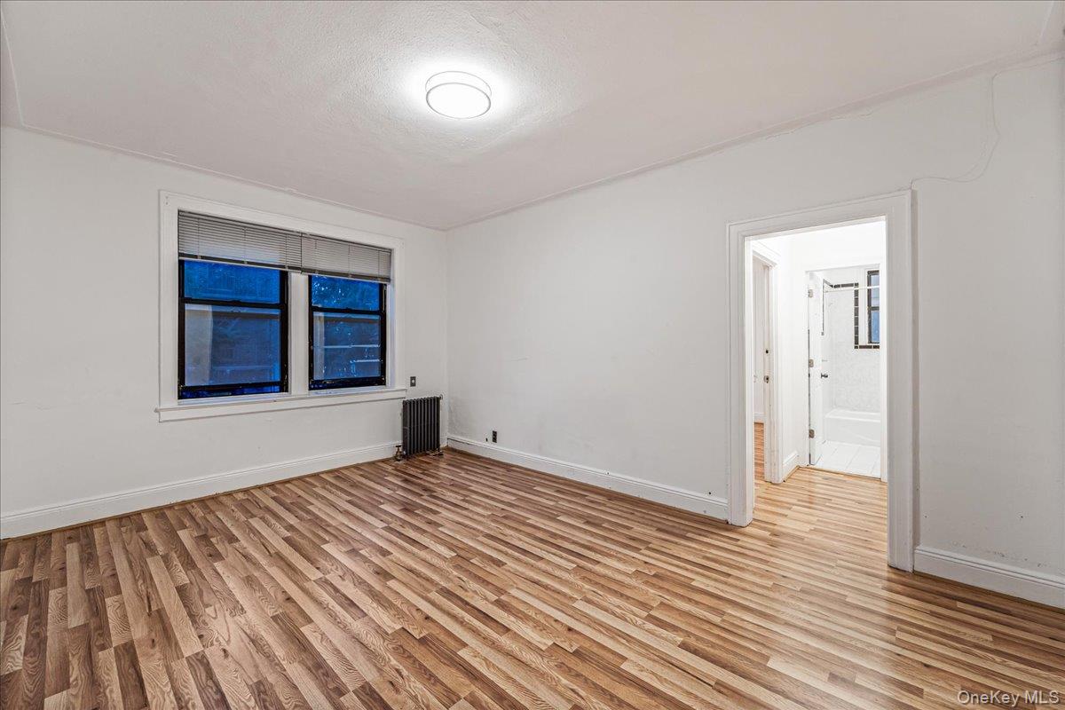 #12 photo, 61-40 Saunders, קווינס Rego Park , NY 11374