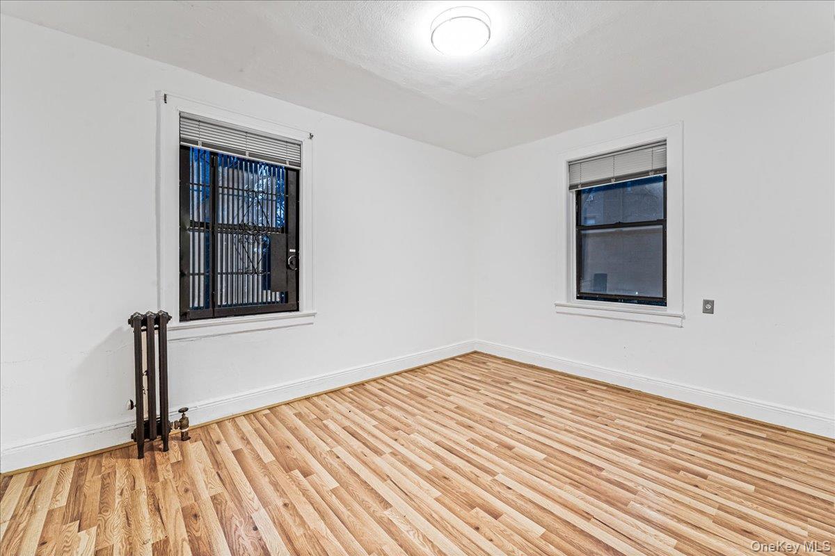 #15 photo, 61-40 Saunders, קווינס Rego Park , NY 11374