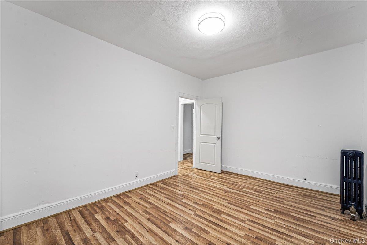 #16 photo, 61-40 Saunders, קווינס Rego Park , NY 11374