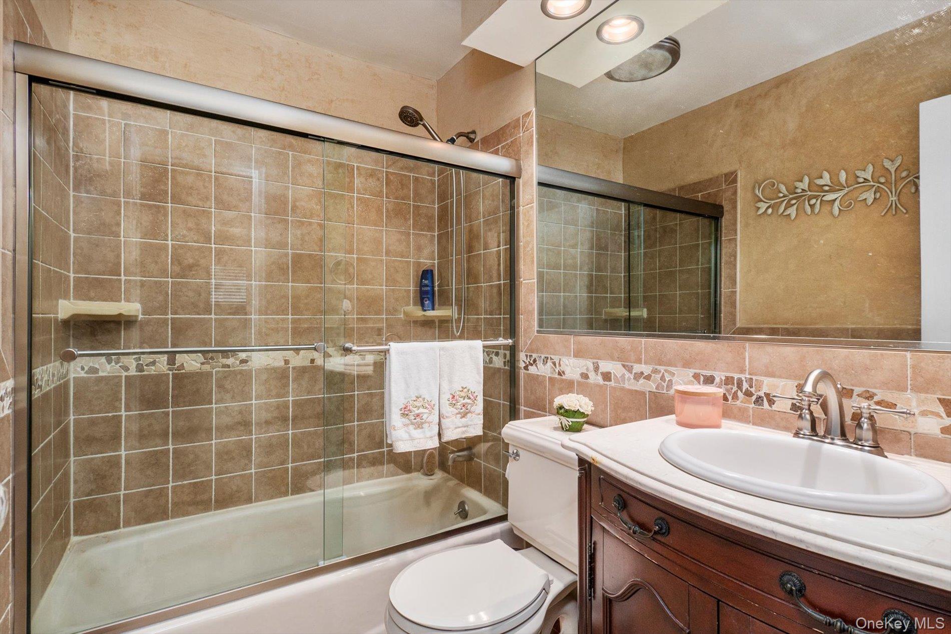 #17 photo, 9 Rockaway Place, 롱 아일랜드 Massapequa , NY 11758