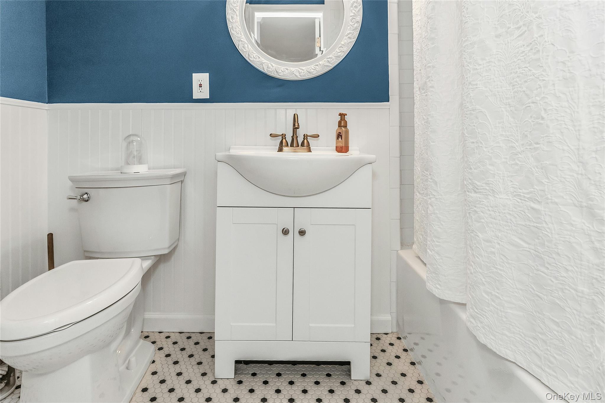 #14 photo, 315 Atlantic Avenue, East Rockaway , NY 11518