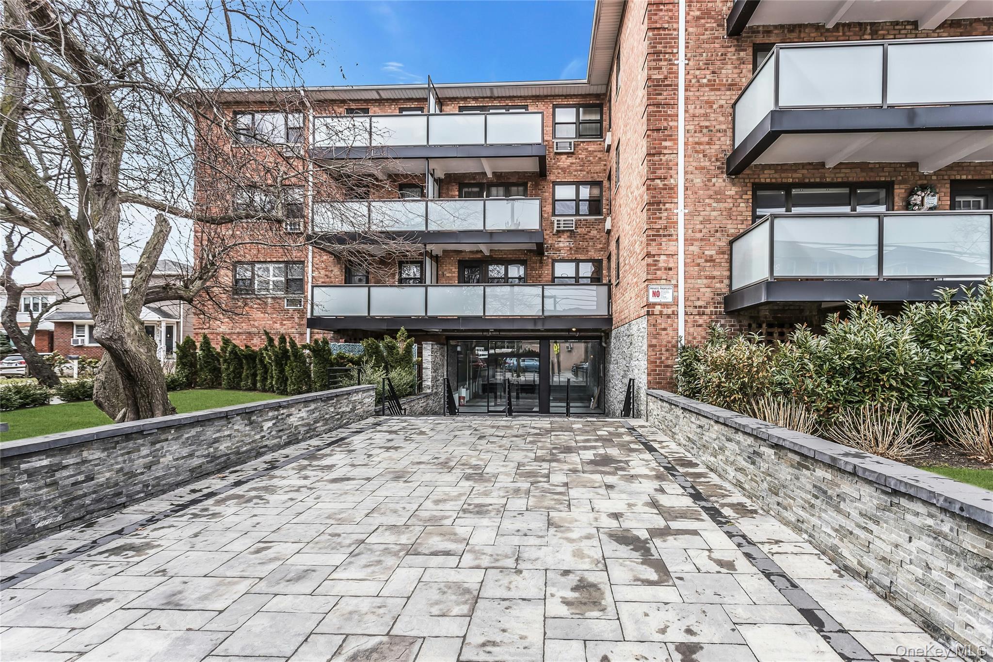 #18 photo, 315 Atlantic Avenue, East Rockaway , NY 11518