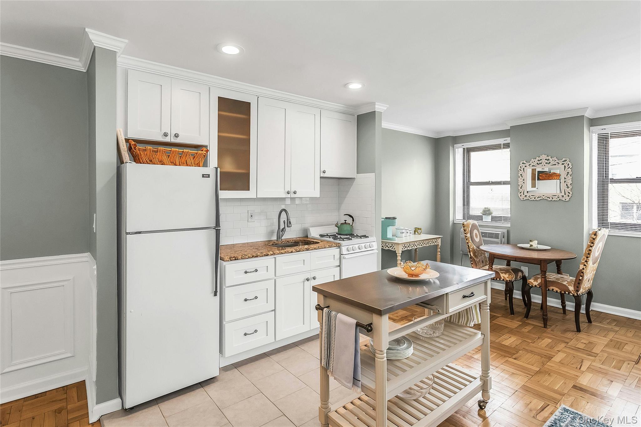 #6 photo, 315 Atlantic Avenue, East Rockaway , NY 11518