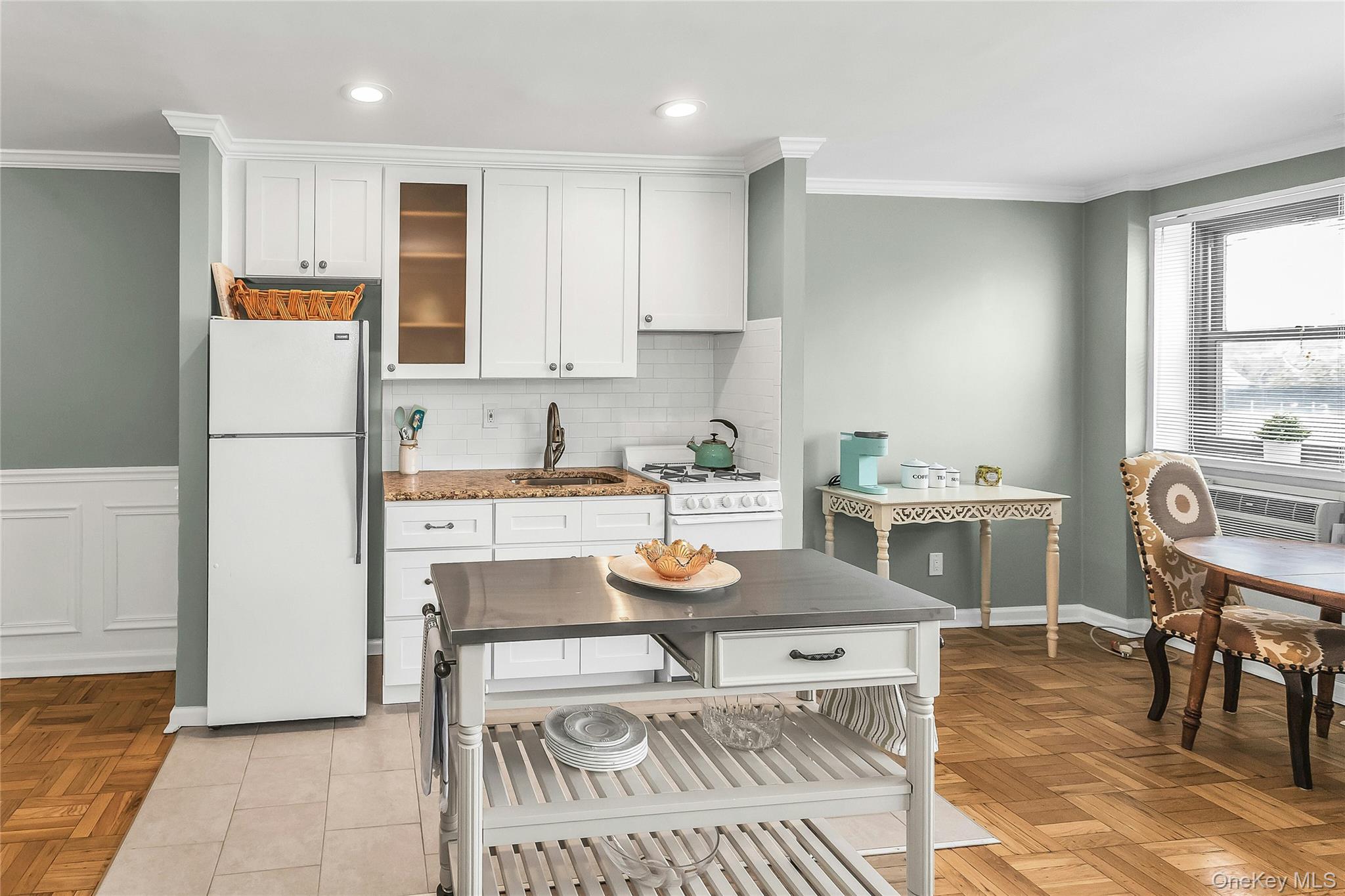 #7 photo, 315 Atlantic Avenue, East Rockaway , NY 11518