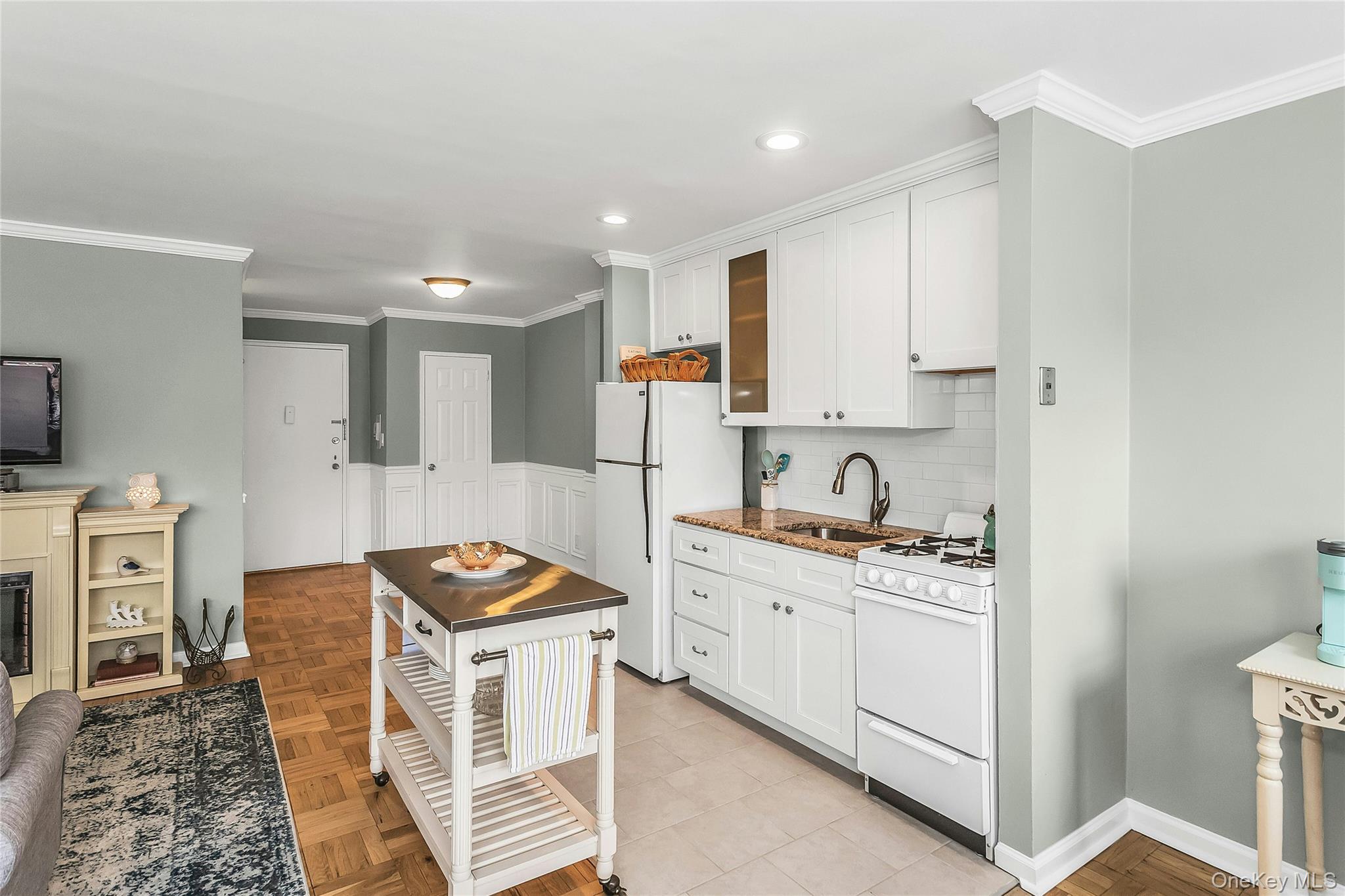 #8 photo, 315 Atlantic Avenue, East Rockaway , NY 11518