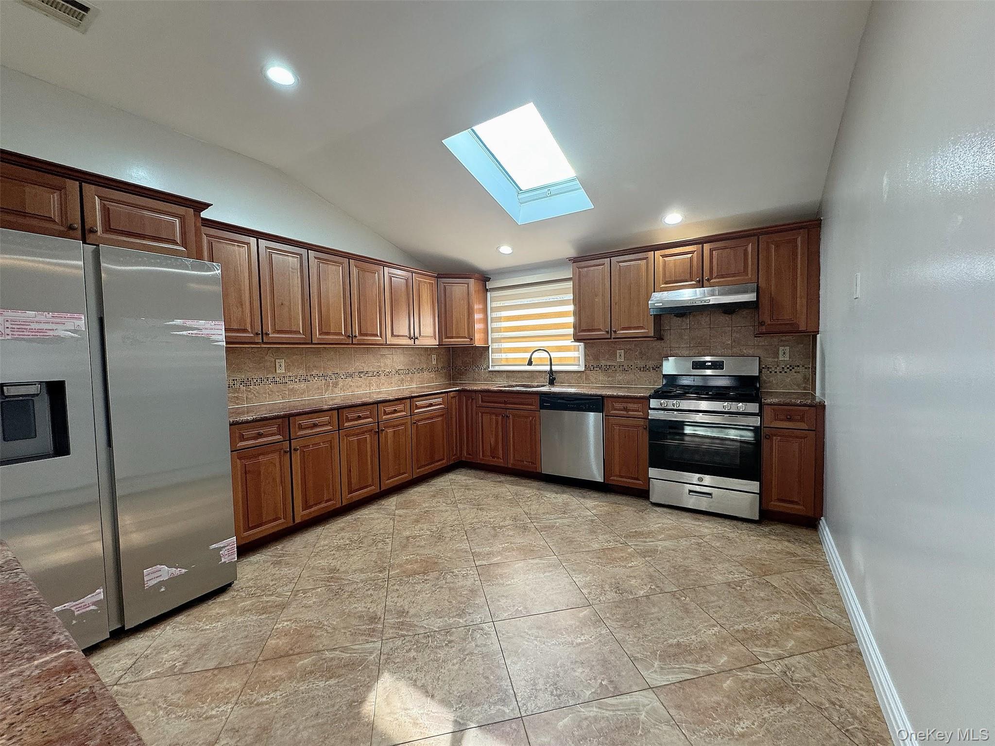 #2 photo, 253-12 58th Avenue, كوينز Little Neck , NY 11362