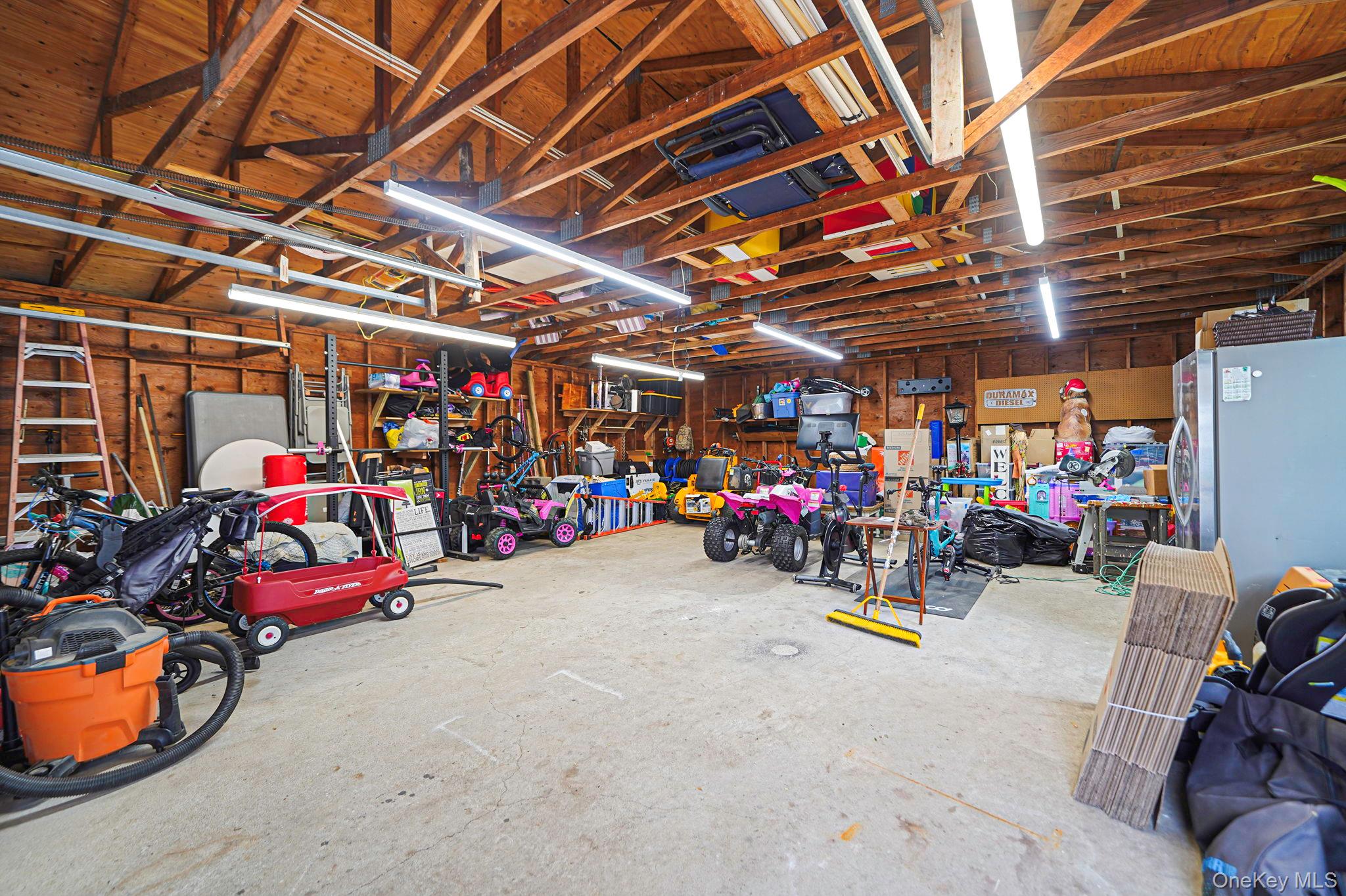 #18 photo, 15 Vee Jay Drive, Shoreham , NY 11786