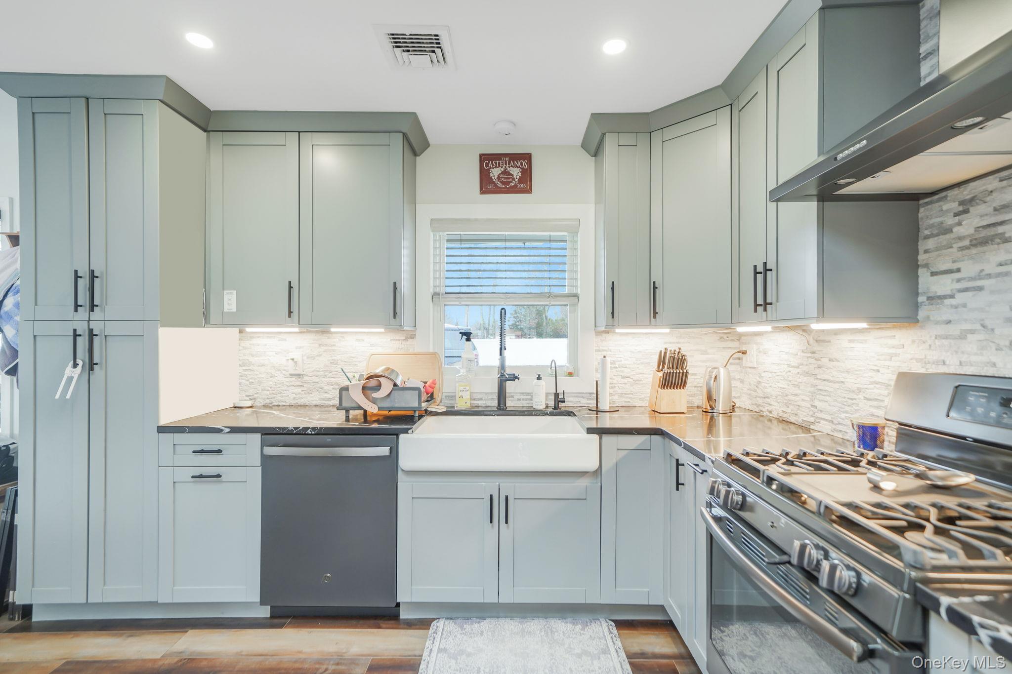 #7 photo, 15 Vee Jay Drive, Shoreham , NY 11786