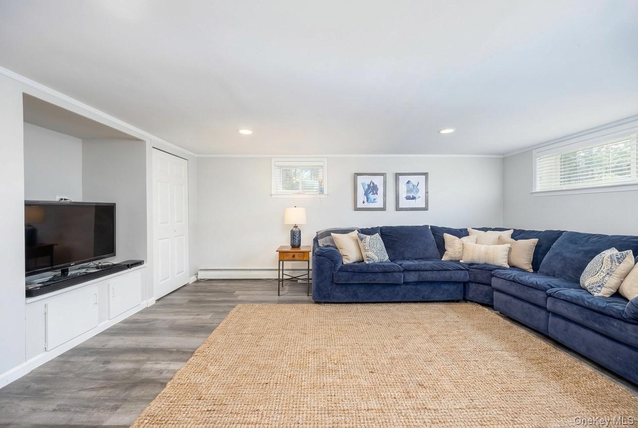 #19 photo, 4 Knoll Top Road, Stony Brook , NY 11790