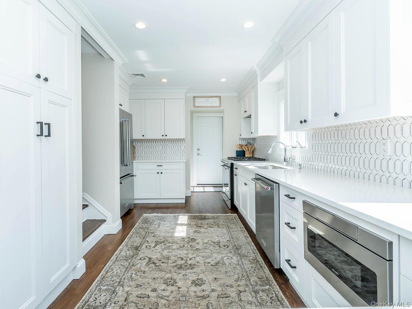 #11 photo, 2 Plymouth Road, Port Washington , NY 11050