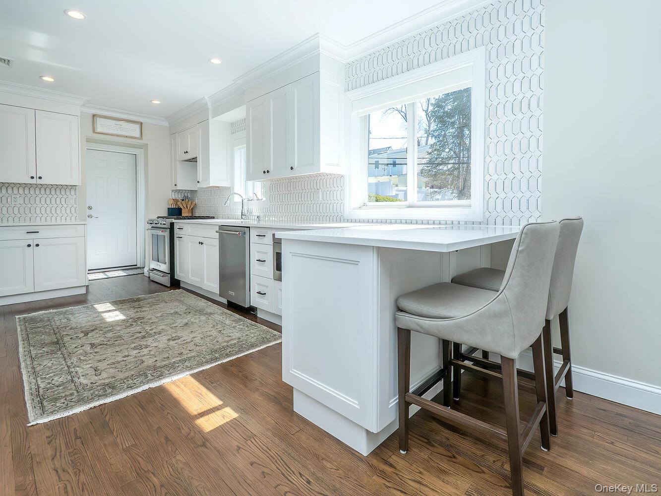 #12 photo, 2 Plymouth Road, Port Washington , NY 11050