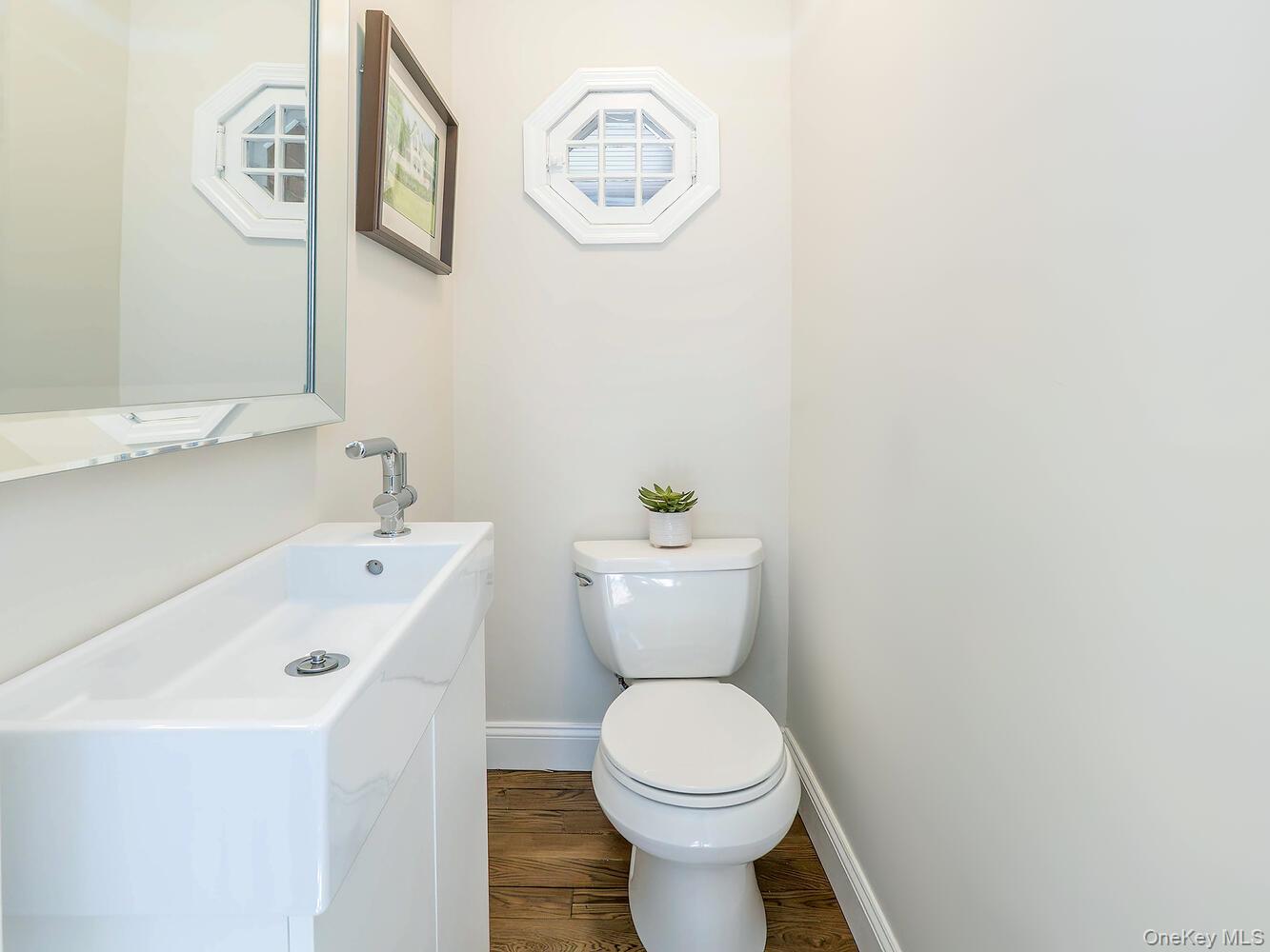 #13 photo, 2 Plymouth Road, Port Washington , NY 11050