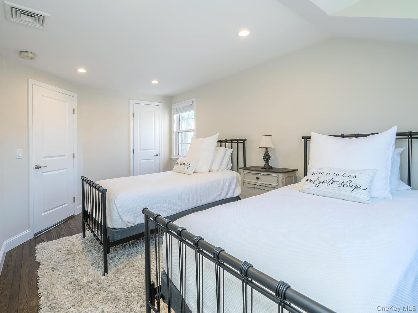 #15 photo, 2 Plymouth Road, Port Washington , NY 11050