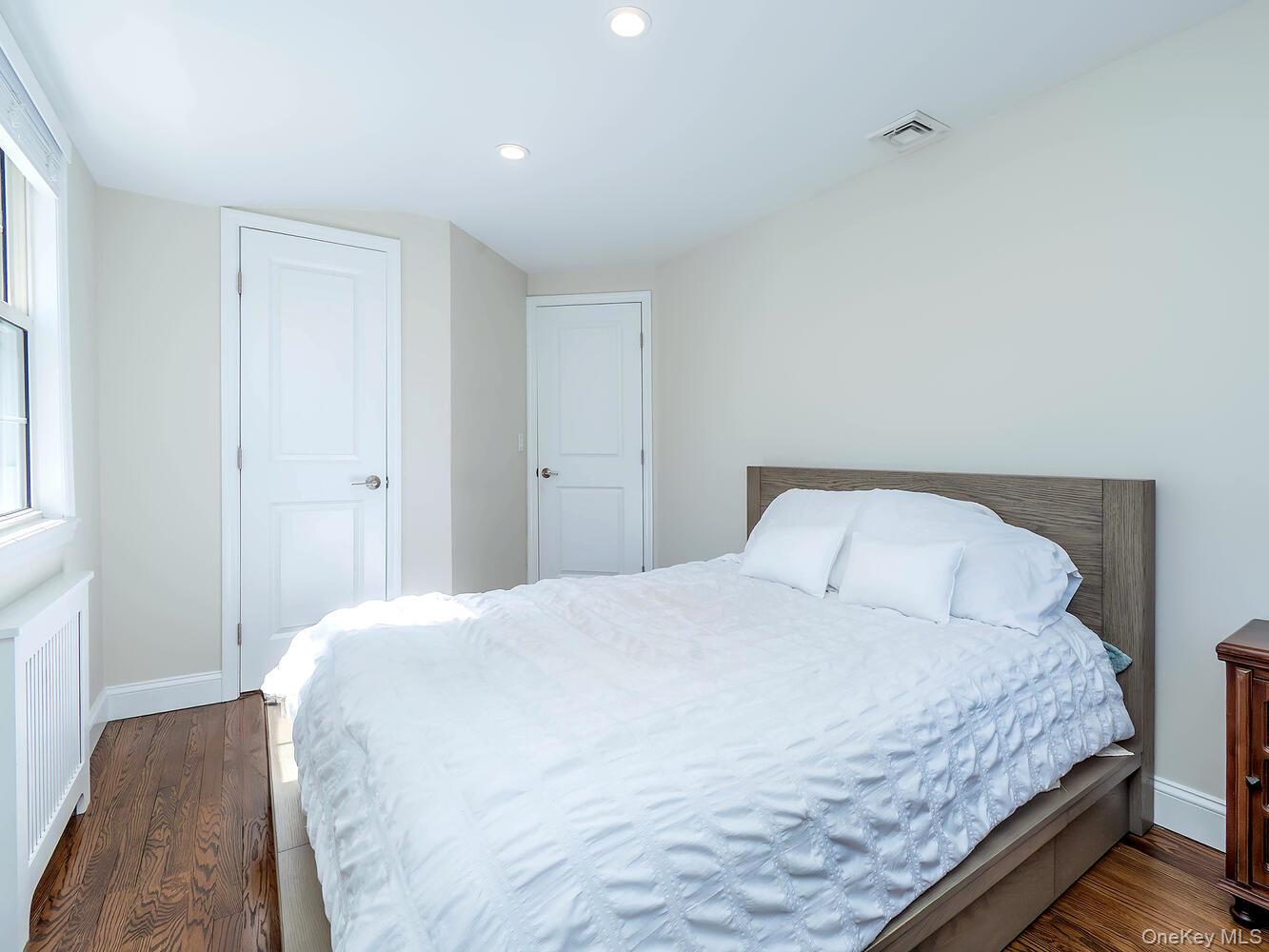 #16 photo, 2 Plymouth Road, Port Washington , NY 11050