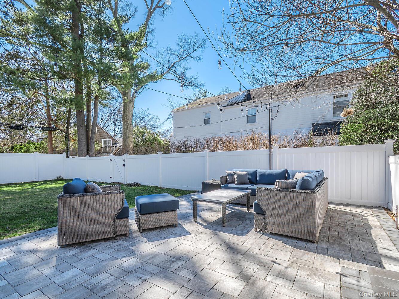 #19 photo, 2 Plymouth Road, Port Washington , NY 11050