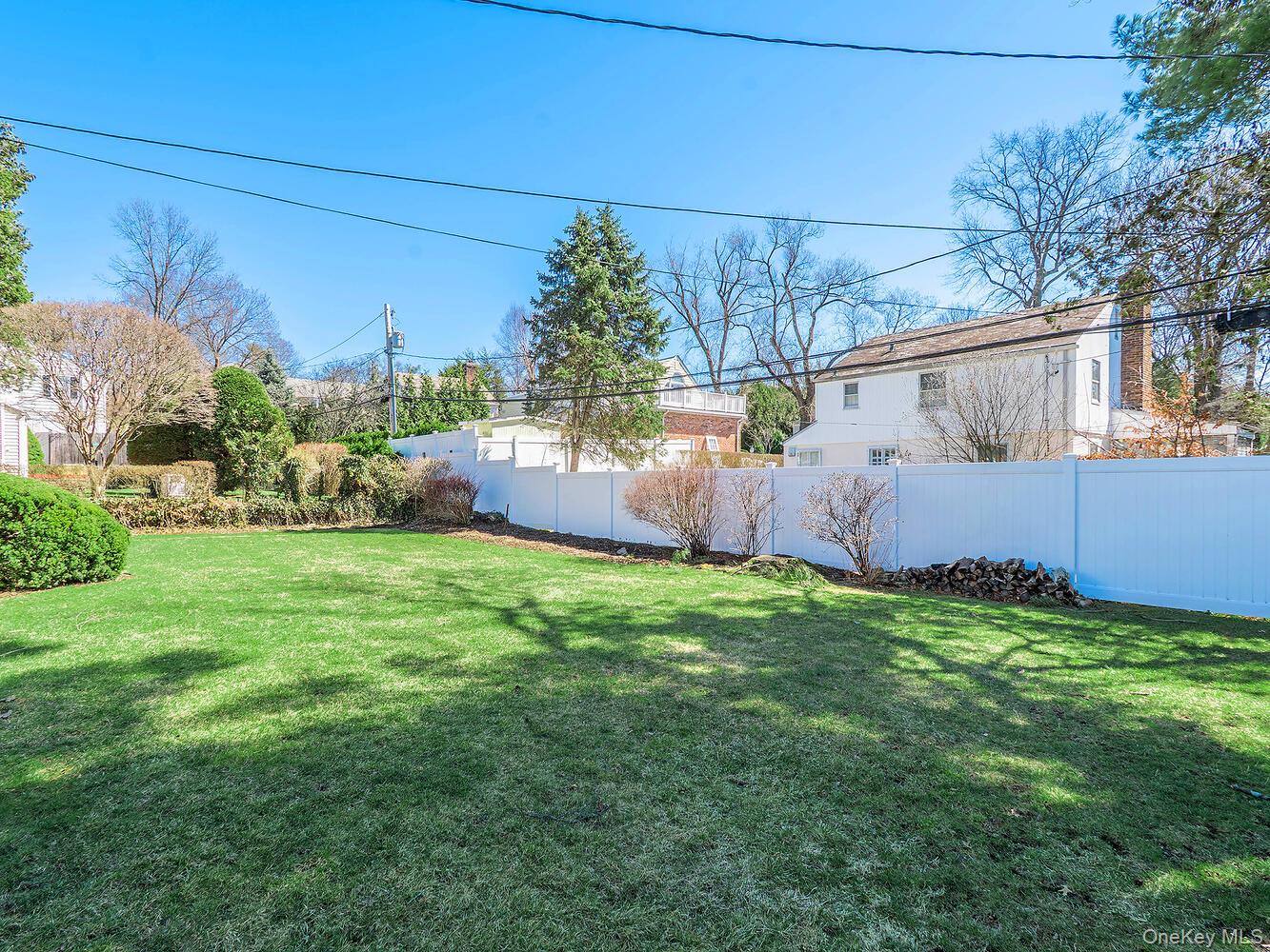 #20 photo, 2 Plymouth Road, Port Washington , NY 11050