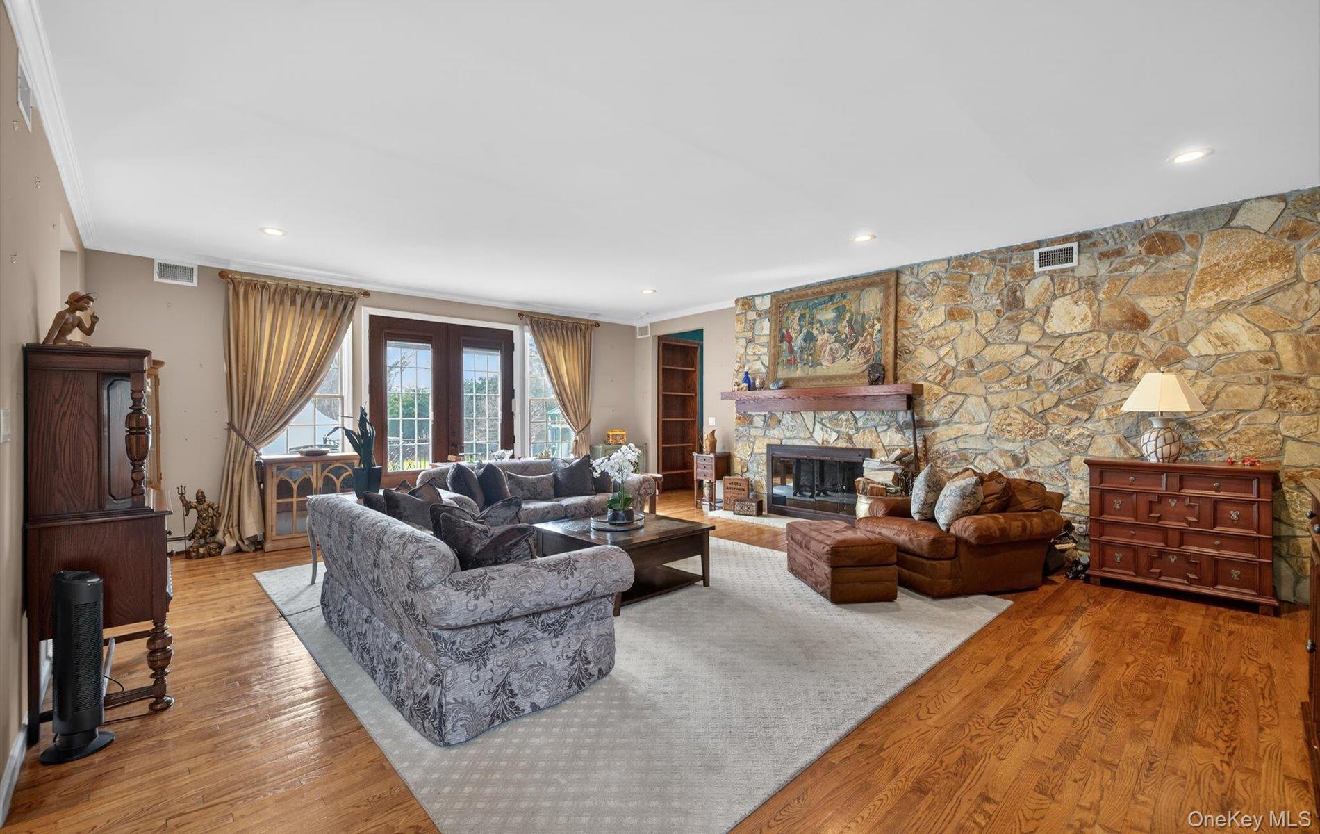 #15 photo, 301 Berry Hill Road, Oyster Bay Cove , NY 11791