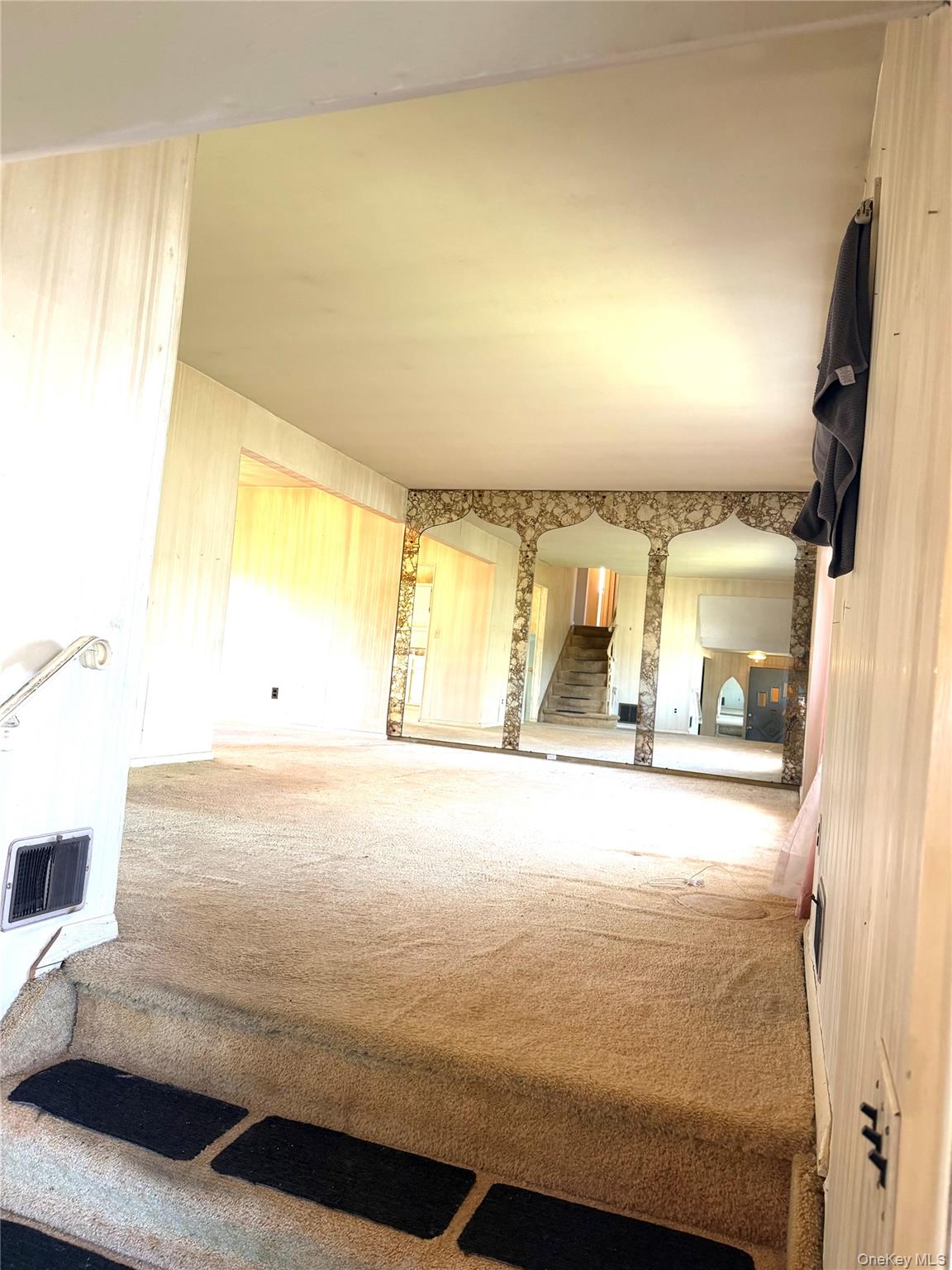 #3 photo, 20 Catherine Drive, Саффолк ‖ Selden , NY 11784