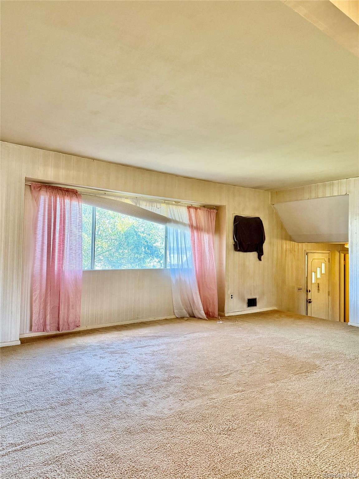 #4 photo, 20 Catherine Drive, Саффолк ‖ Selden , NY 11784