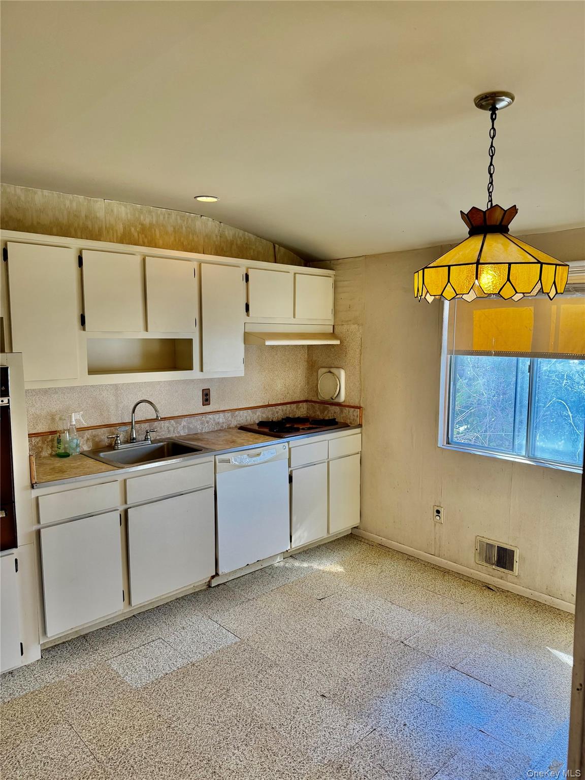 #8 photo, 20 Catherine Drive, Саффолк ‖ Selden , NY 11784