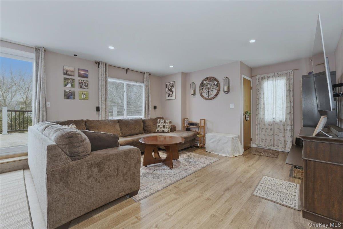 #18 photo, 85 Spencer Avenue, Lynbrook , NY 11563