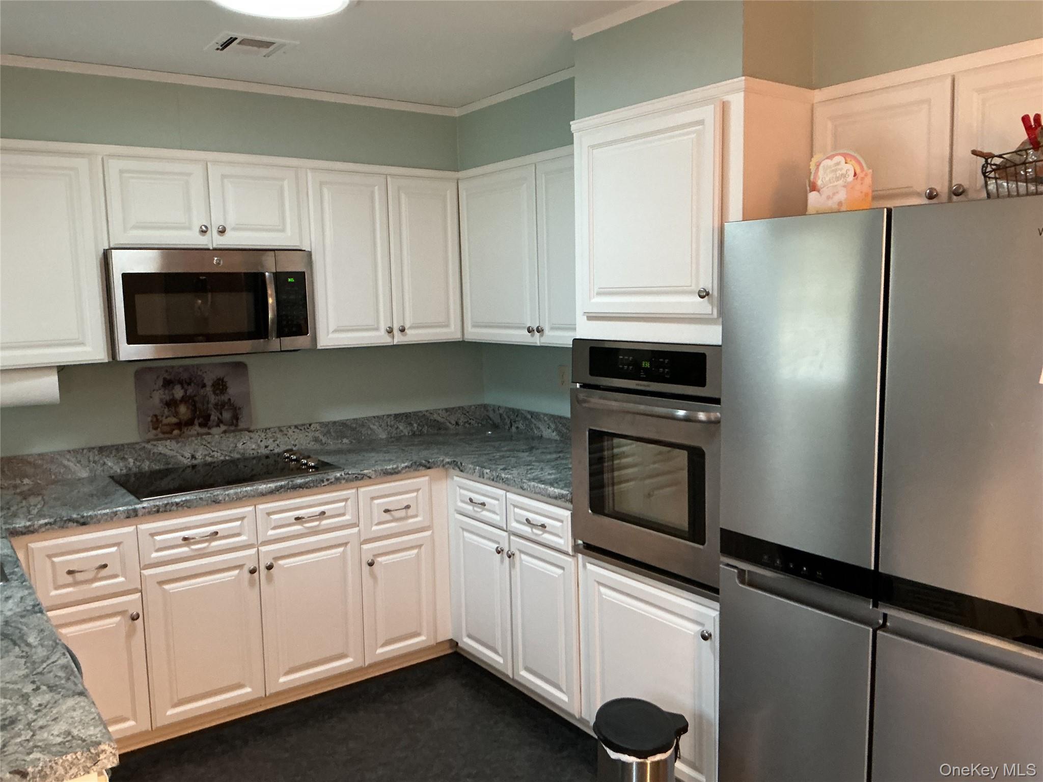 #5 photo, 207 Woodbridge Drive, Ridge , NY 11961