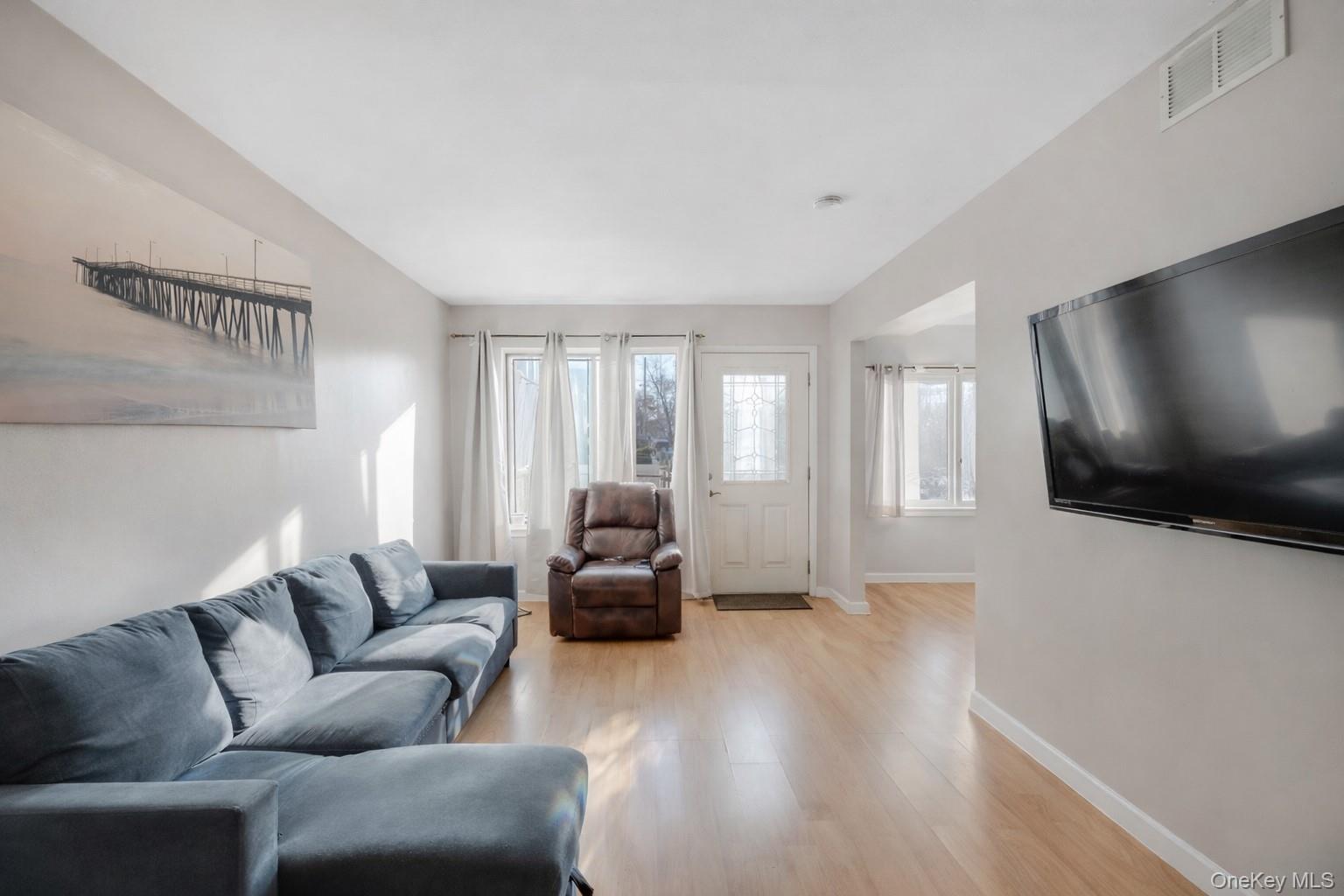 #2 photo, 327A Mersereau Avenue, 史丹顿岛 Staten Island , NY 10303