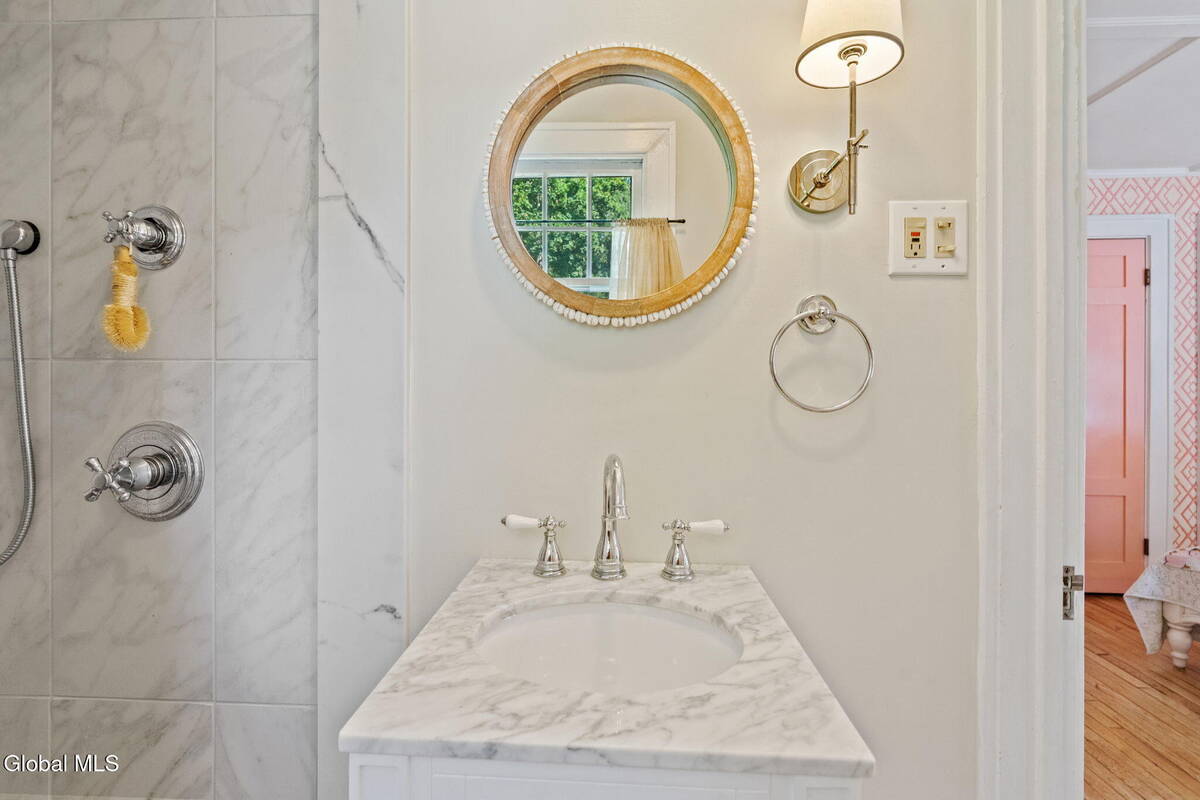 #41 photo, 39 Fifth Avenue, 紐約州 Saratoga Springs , NY 12866