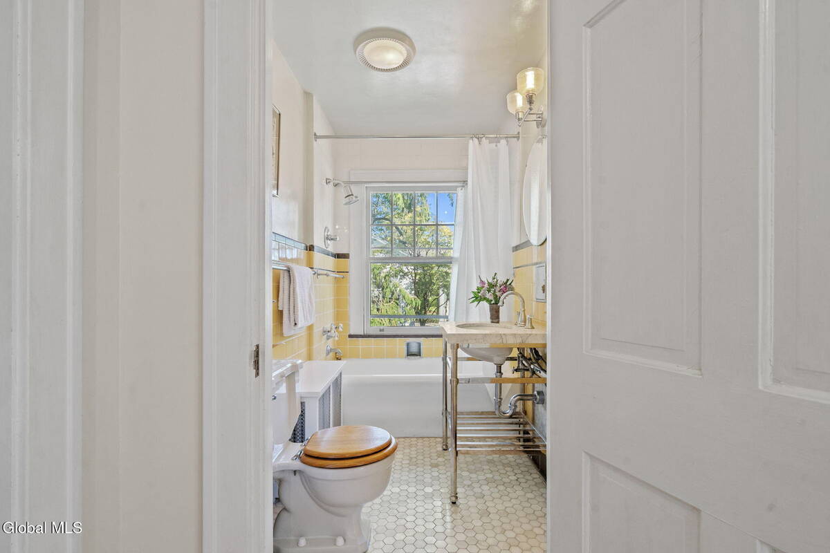 #46 photo, 39 Fifth Avenue, 紐約州 Saratoga Springs , NY 12866