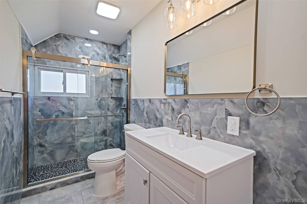 #12 photo, 8 Elwood Road, 東長島 Centereach , NY 11720