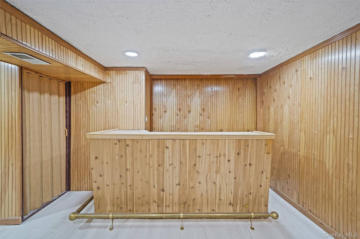 #14 photo, 8 Elwood Road, 東長島 Centereach , NY 11720