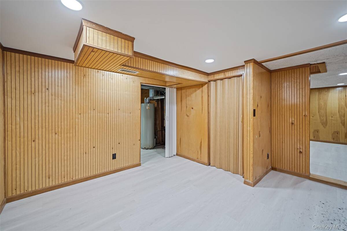 #16 photo, 8 Elwood Road, 東長島 Centereach , NY 11720