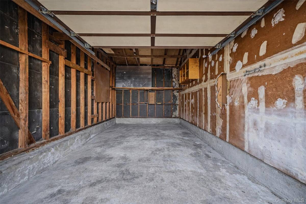 #18 photo, 8 Elwood Road, 東長島 Centereach , NY 11720