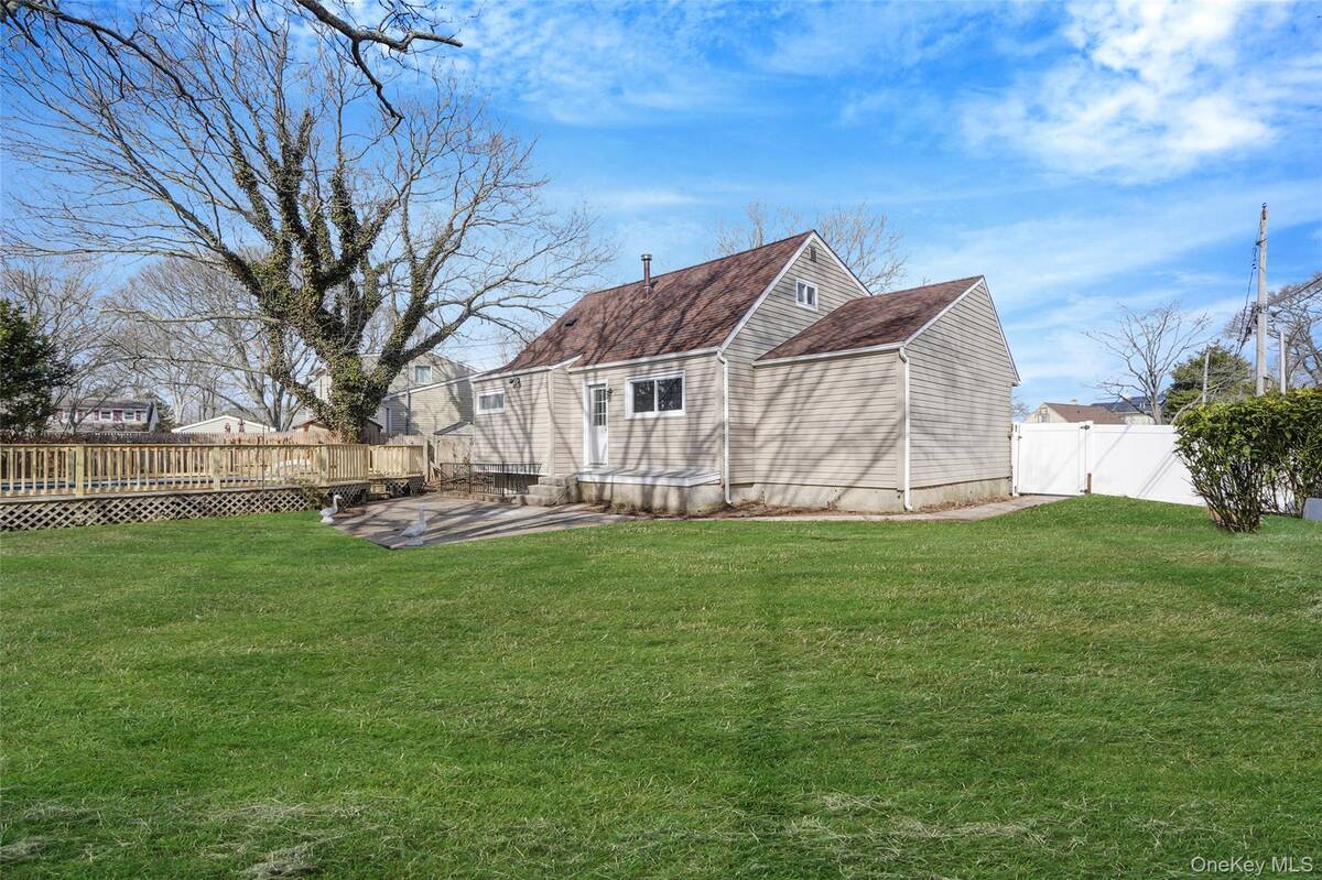 #20 photo, 8 Elwood Road, 東長島 Centereach , NY 11720