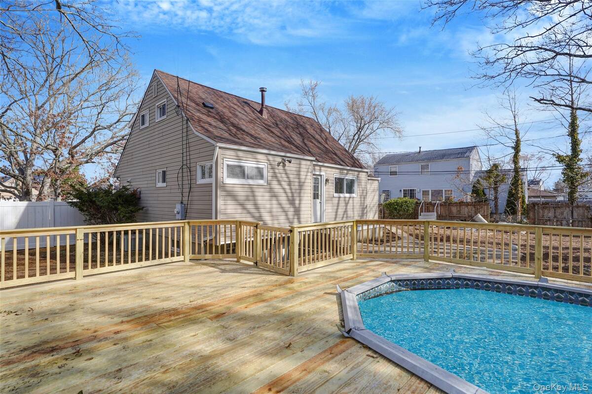 #23 photo, 8 Elwood Road, 東長島 Centereach , NY 11720