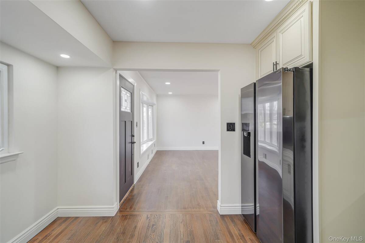 #4 photo, 8 Elwood Road, 東長島 Centereach , NY 11720