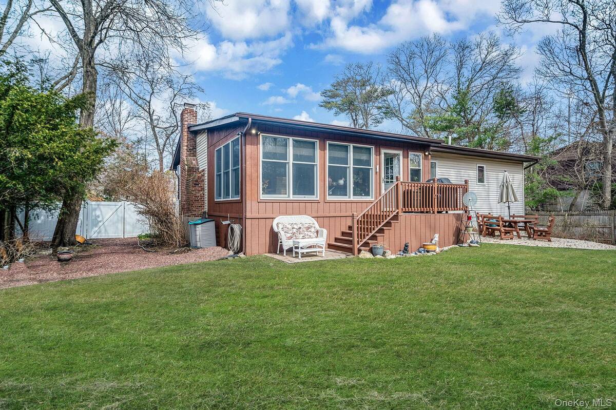 #10 photo, 76 Hollywood Avenue, Selden , NY 11784