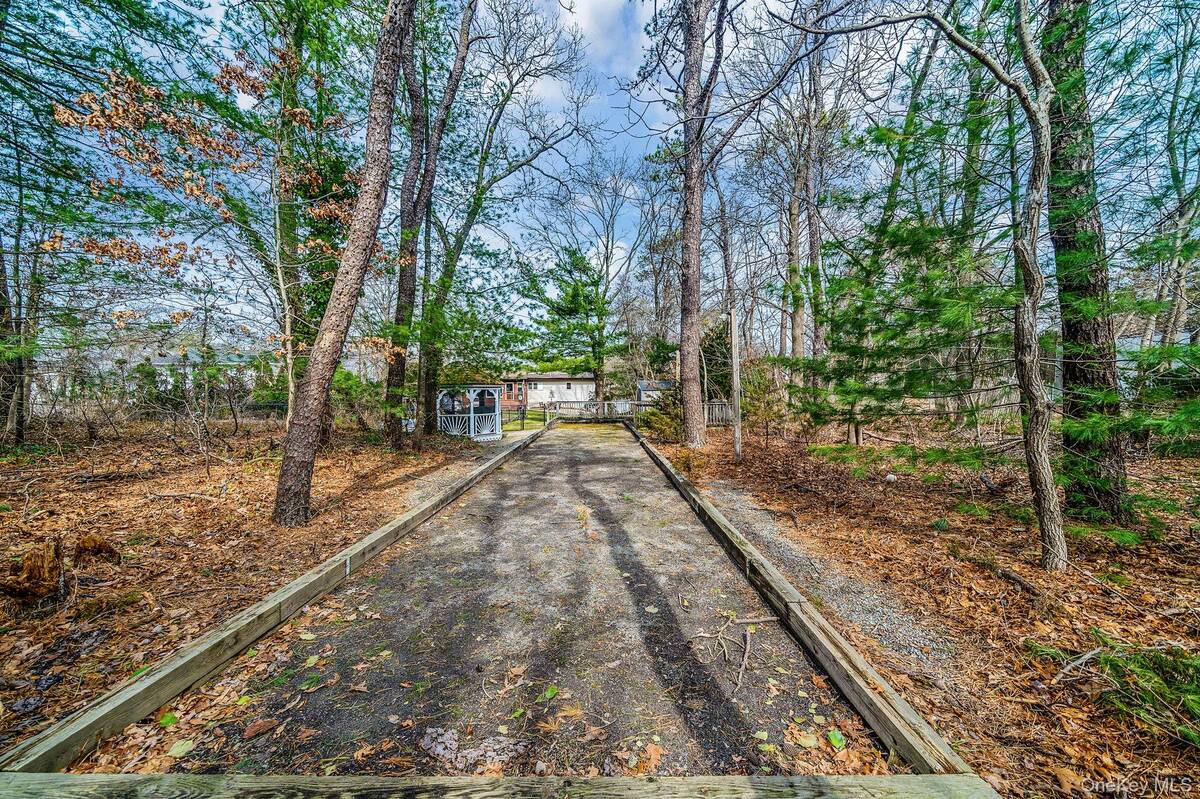 #12 photo, 76 Hollywood Avenue, Selden , NY 11784