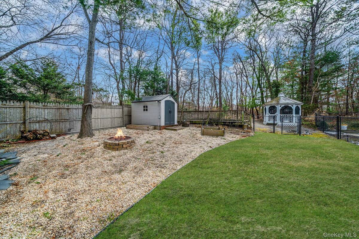 #13 photo, 76 Hollywood Avenue, Selden , NY 11784