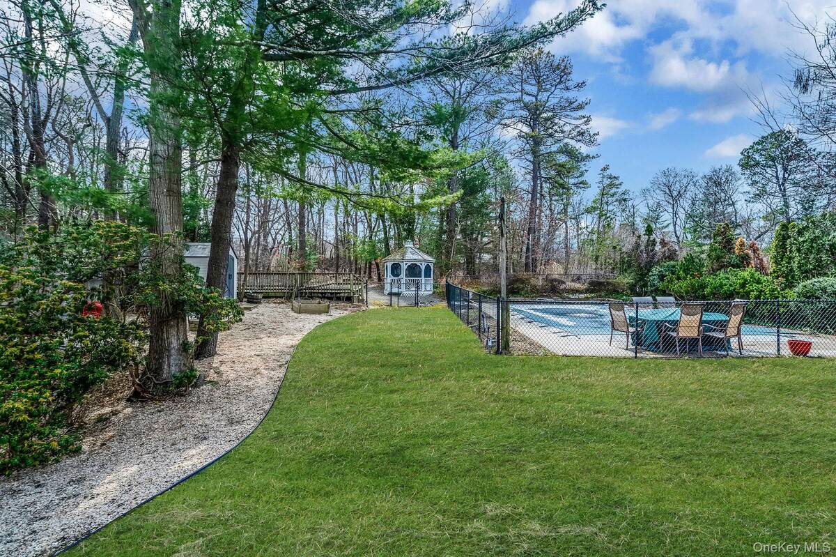 #14 photo, 76 Hollywood Avenue, Selden , NY 11784