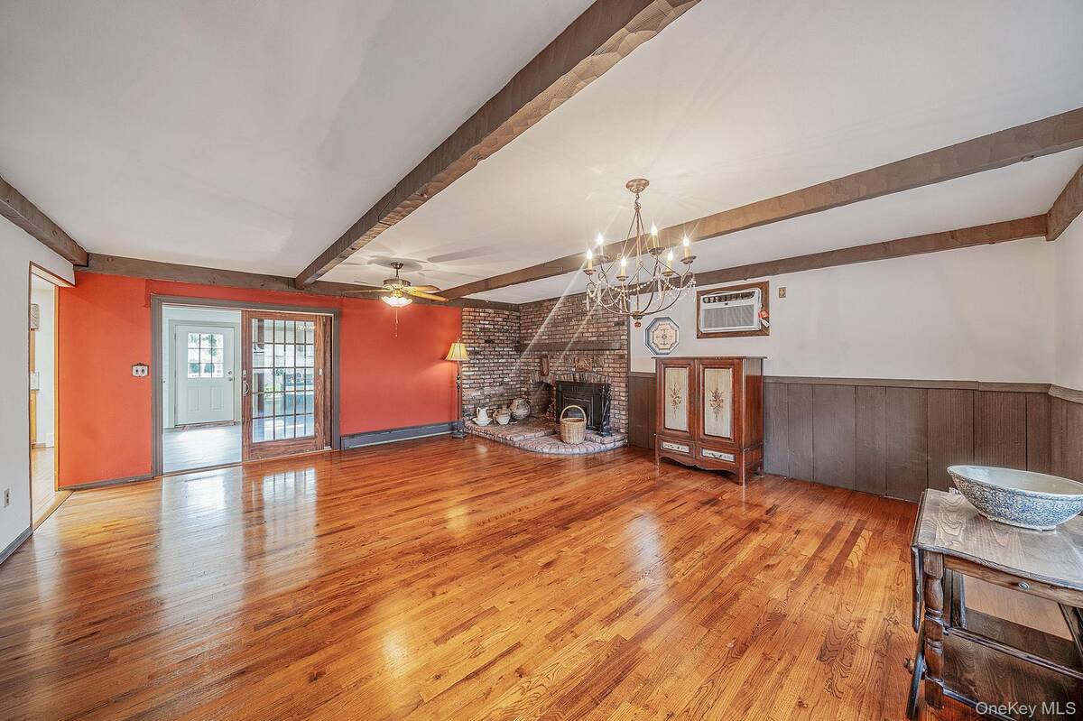 #20 photo, 76 Hollywood Avenue, Selden , NY 11784